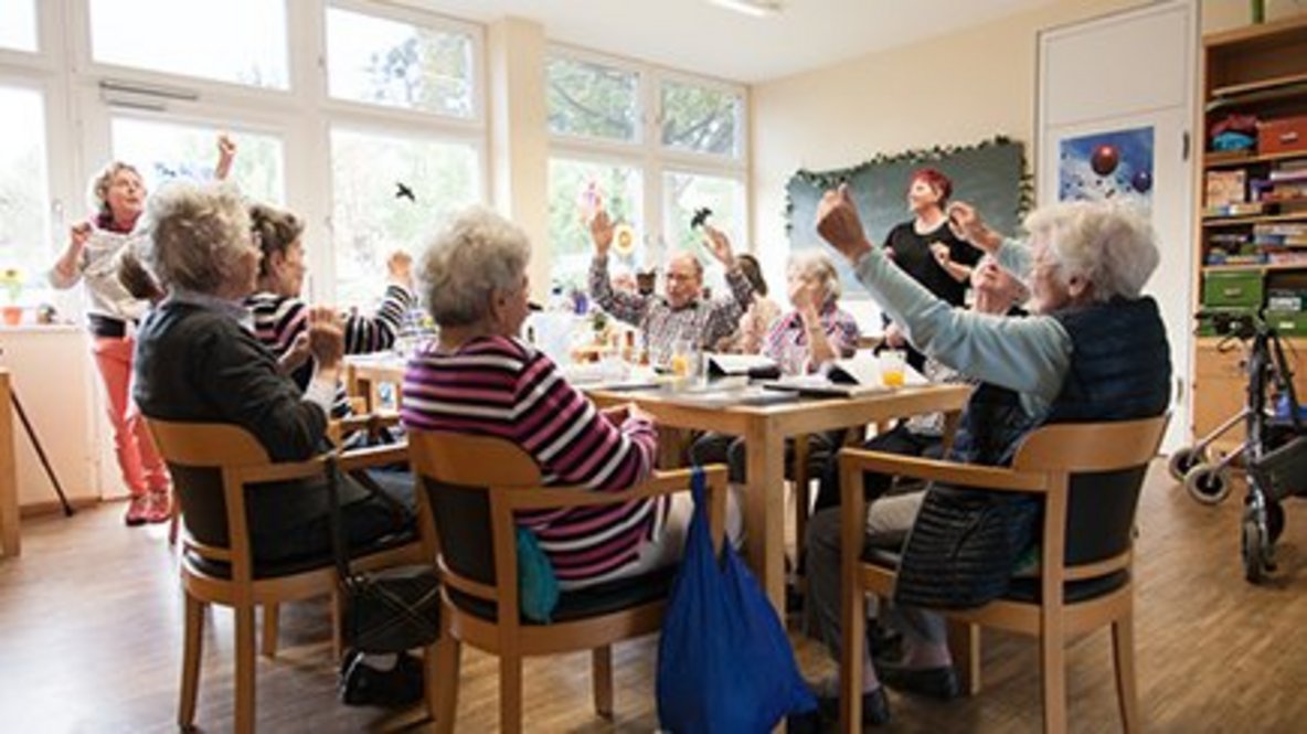 Gruppenspiele in der Tagespflege Tempelhof