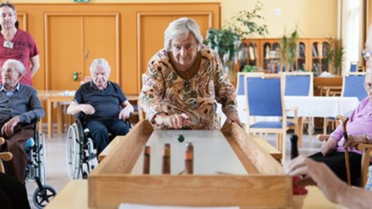 Holzekegeln im Erich-Raddatz-Haus